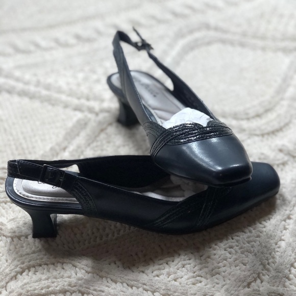 Easy Street Stunning heels - Picture 3 of 3